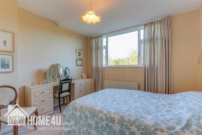 MASTER BEDROOM: