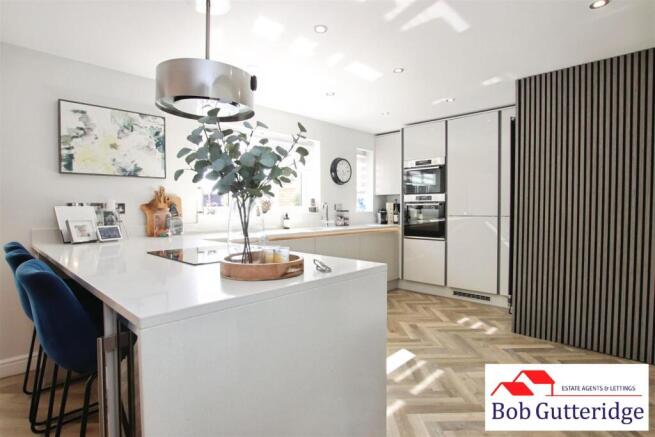 OPEN PLAN FITTED KITCHEN/DINING ROOM