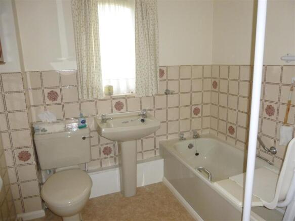 Bathroom.JPG