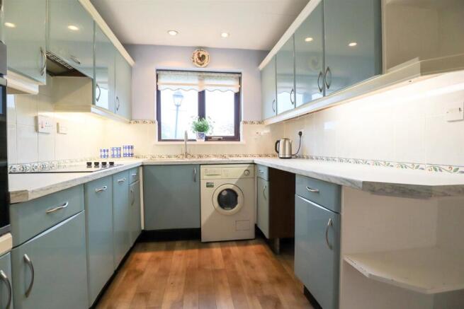 Kitchen (2).jpg