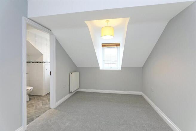 3 bed Town House for sale Image 11