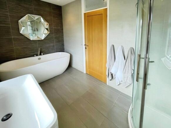 4 bed Detached for sale Image 5