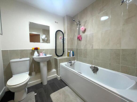 2 bed Flat to rent Image 8