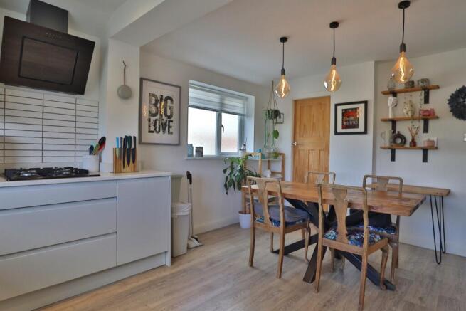 5 bed Semi-Detached for sale Image 9