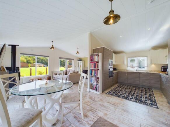 2 bed Park Home for sale Image 4