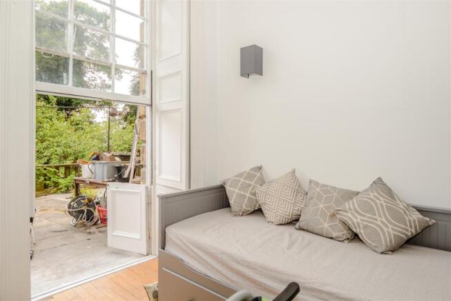 8435583-interior01.jpg