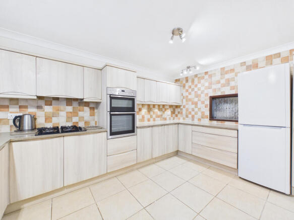 CAM01984G0-PR0563-STILL011