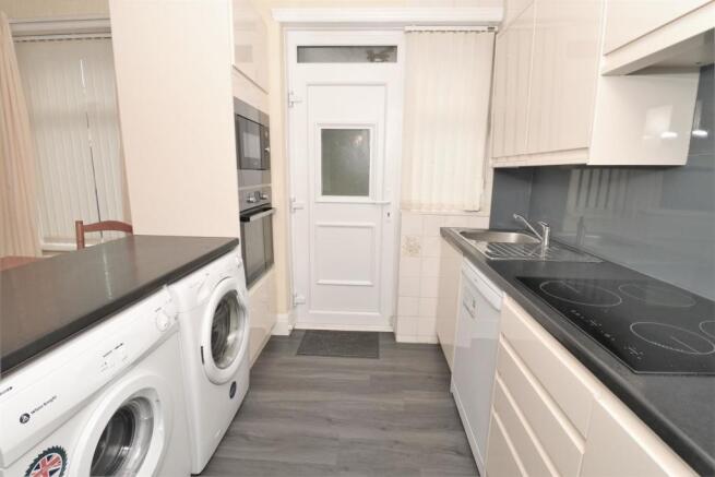 Kitchen 2.JPG