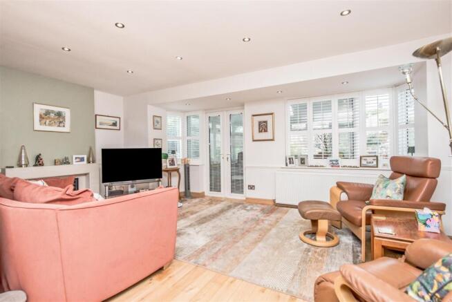 Open Plan Living Room / Dining Area: