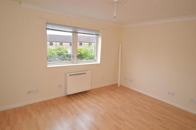 2 bed Apartment to rent Image 4