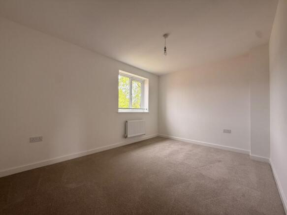 4 bed House to rent Image 6