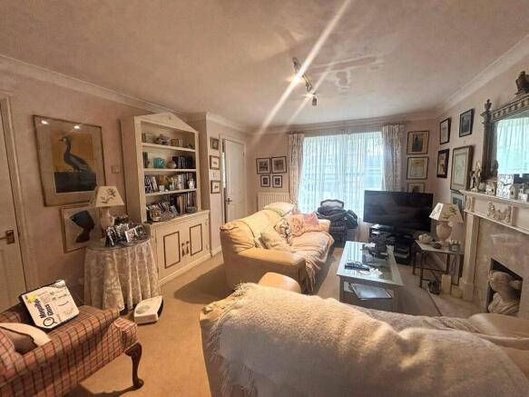 LOUNGE AREA