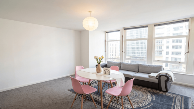 2 bed flat to rent Metro Central Heights, London