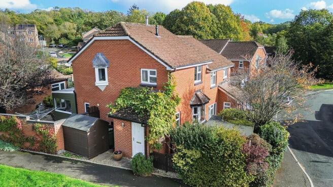 3-bed semi-detached on Orchid Vale, Kingsteignton, Newton Abbot, £325,000