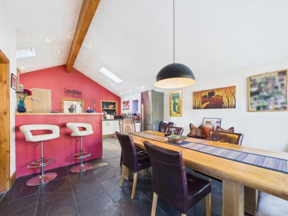 CAM03185G0-PR0132-STILL015