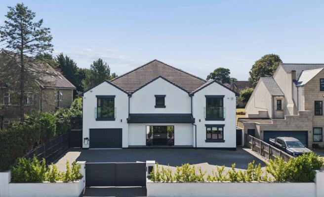 5 bed Detached for sale in leeds