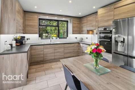 Caterham Avenue, Clayhall