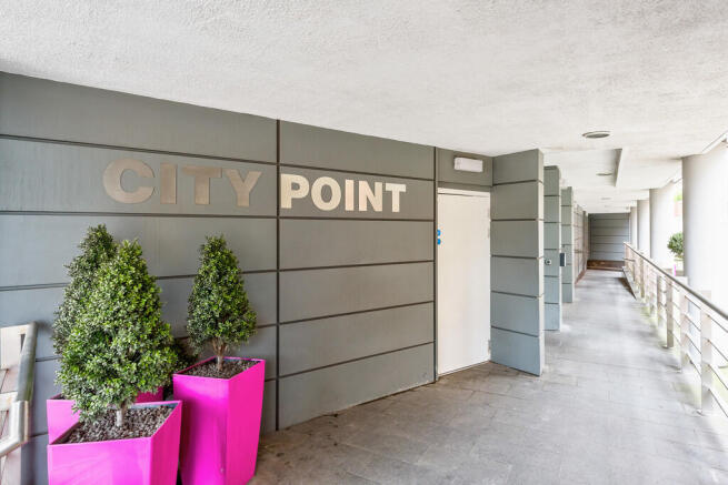 2 bed Apartment to rent Image 12