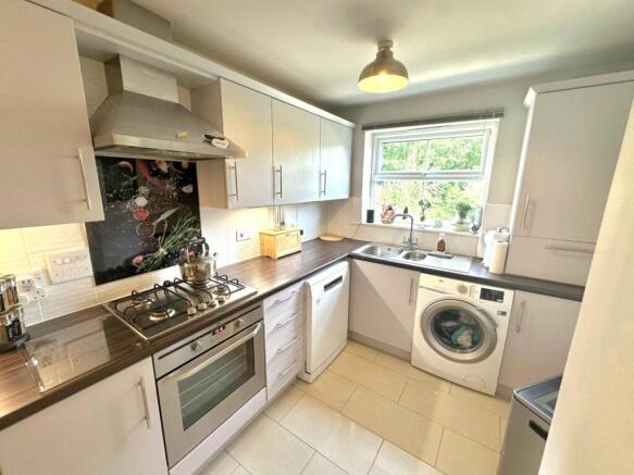 3 bed Semi-Detached for sale Image 4