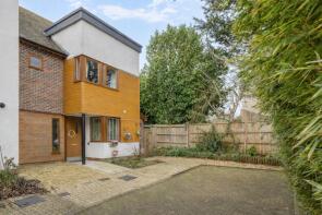 4, Edwards Close, Winchester SO23 7HX