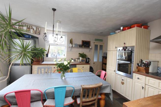 4 Spencer Ave kitchen2.jpg