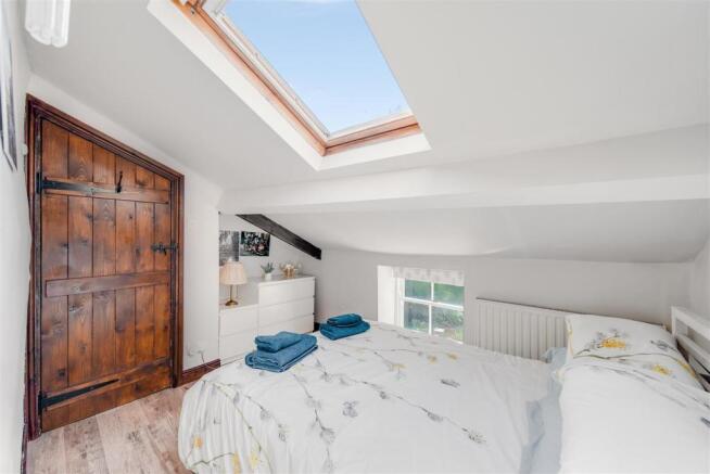 BEDROOM MASTER