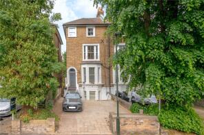 32c, Queens Road, Twickenham TW1 4EX