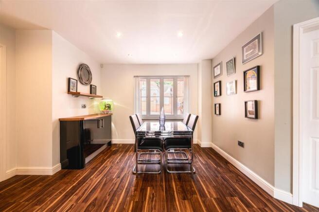 7 bed Detached for sale Image 11