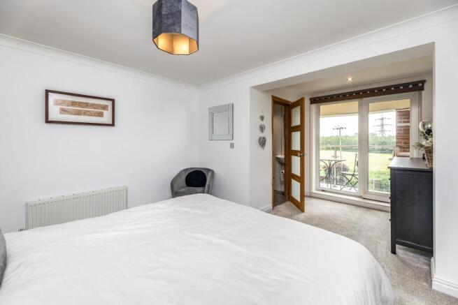 4 bed Semi-Detached for sale Image 12