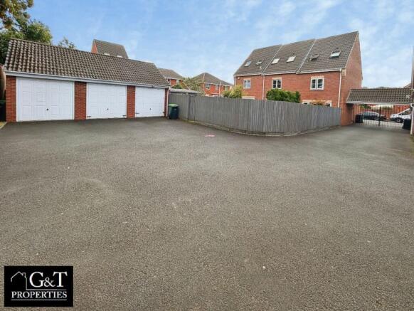GARAGE / PARKING