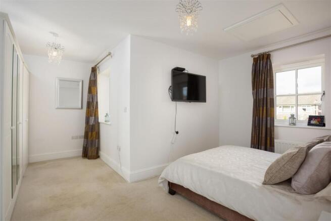 3 bed Semi-Detached for sale Image 11