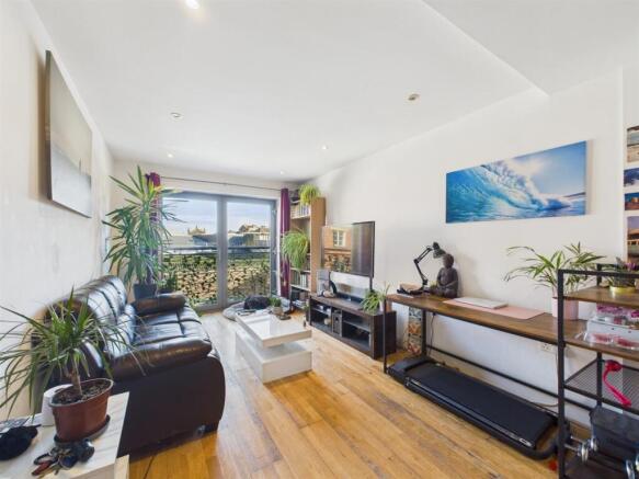 2 - Modern Flat for Auction, King Square Avenue, B