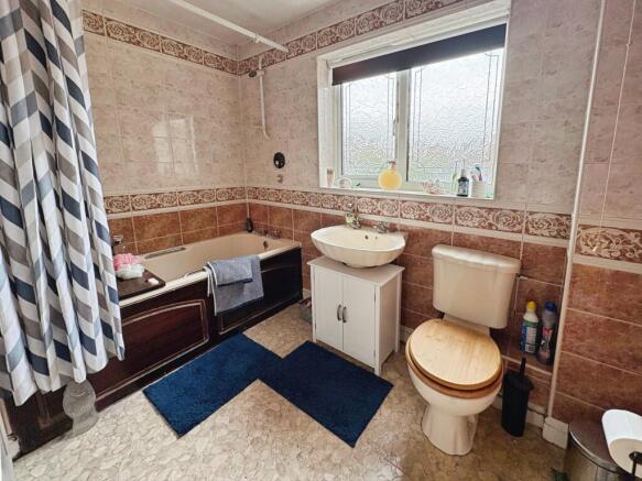 4 bed Detached for sale Image 12