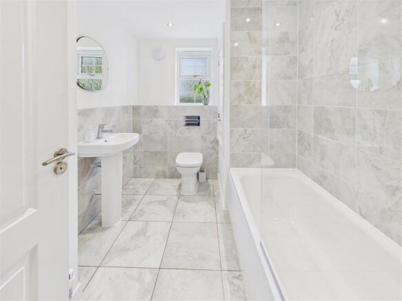 2 bed Apartment for sale Image 8