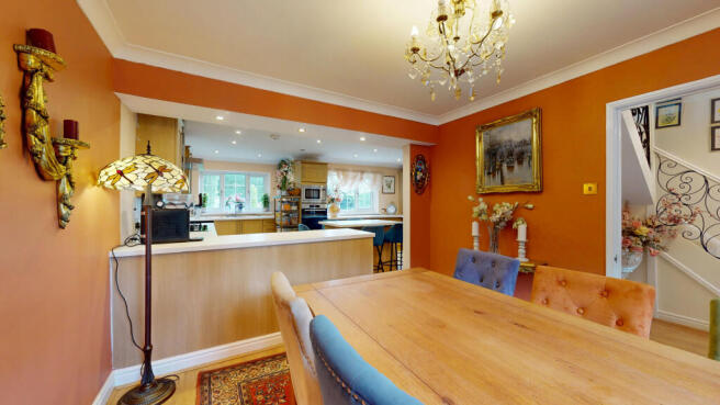 5 bed Detached for sale Image 12