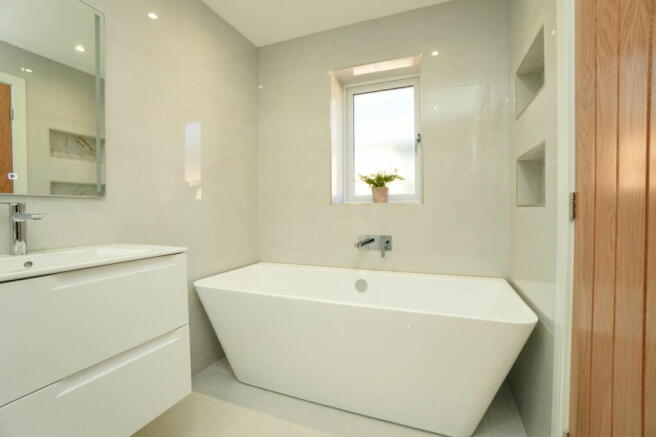 4 bed Detached for sale Image 11