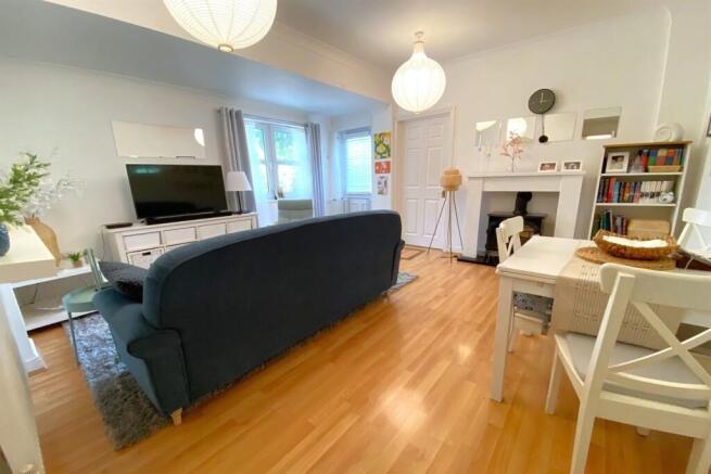 Living Room / Bedroo