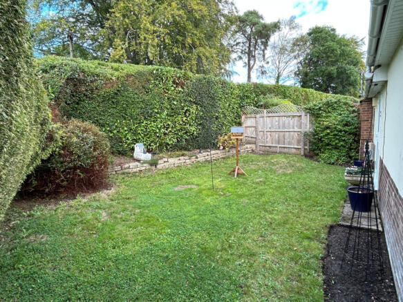 SIDE GARDEN