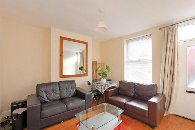 39 Toyne St - living room, 3.jpg