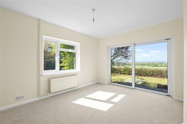 2 Reception Rooms