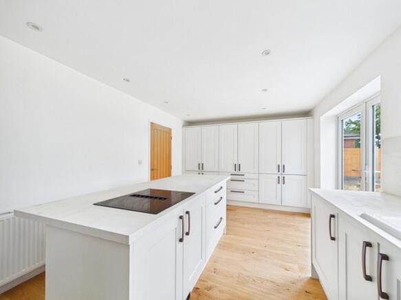 4 bed Detached for sale Image 4