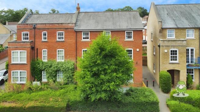  EweMove Basingstoke Estate Agents 17 Gaiger Avenu