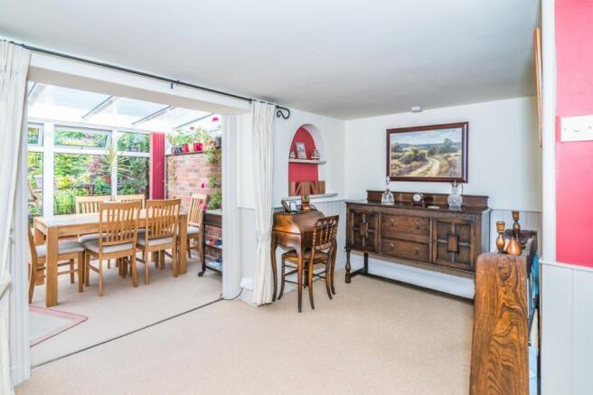 Snug/Dining Area
