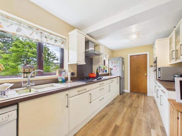 5 bed House for sale Image 9