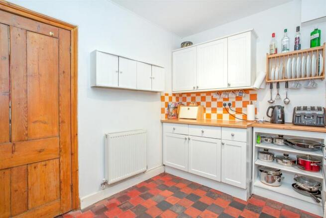 Kitchen 2.jpg