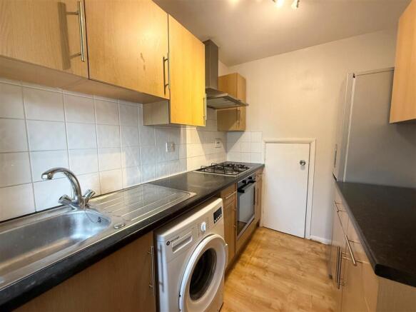 Kitchen 2.jpg