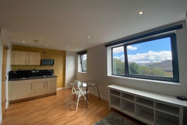 Studio to rent Image 7