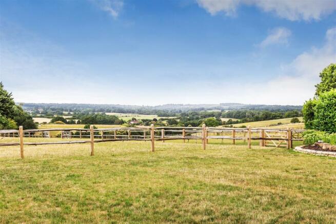 house. Partnership Shere