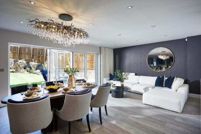 5 bed Detached for sale Image 8