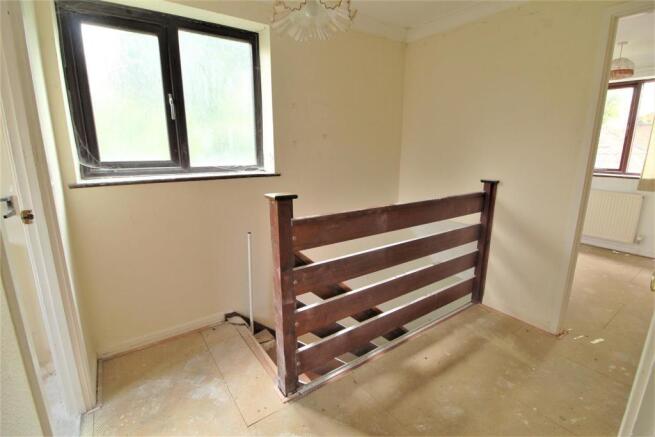 FIRST FLOOR LANDING